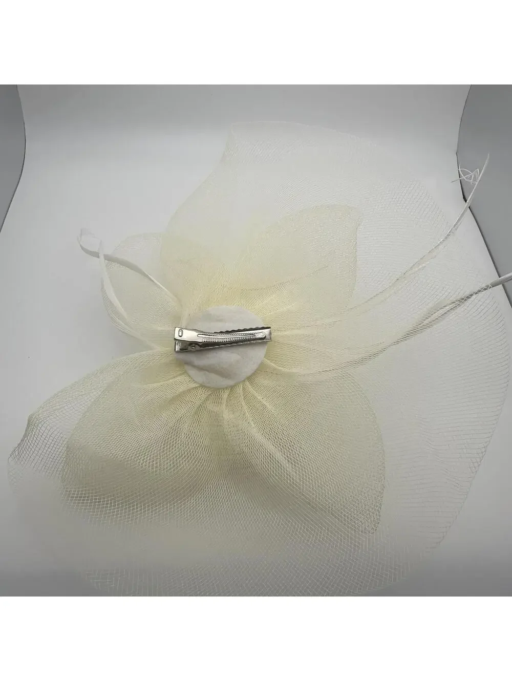 Elegant Cream Mesh Floral Fascinator